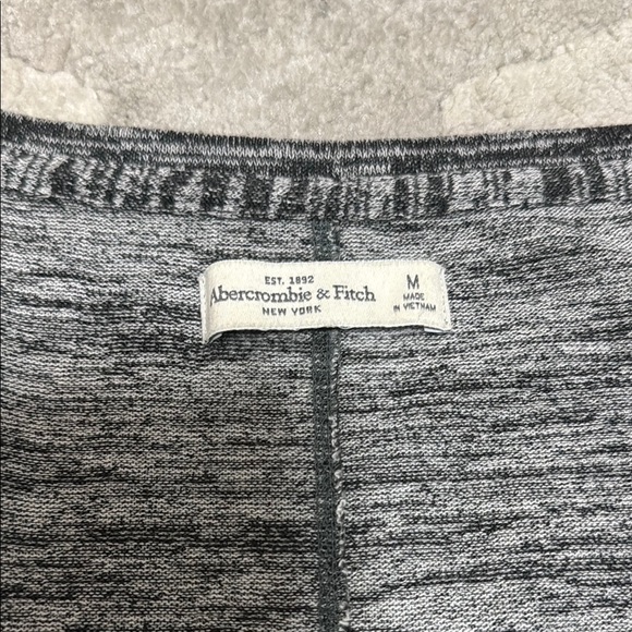 Abercrombie & Fitch Gray and Black Fitted Long Sleeve Top - Picture 2 of 2
